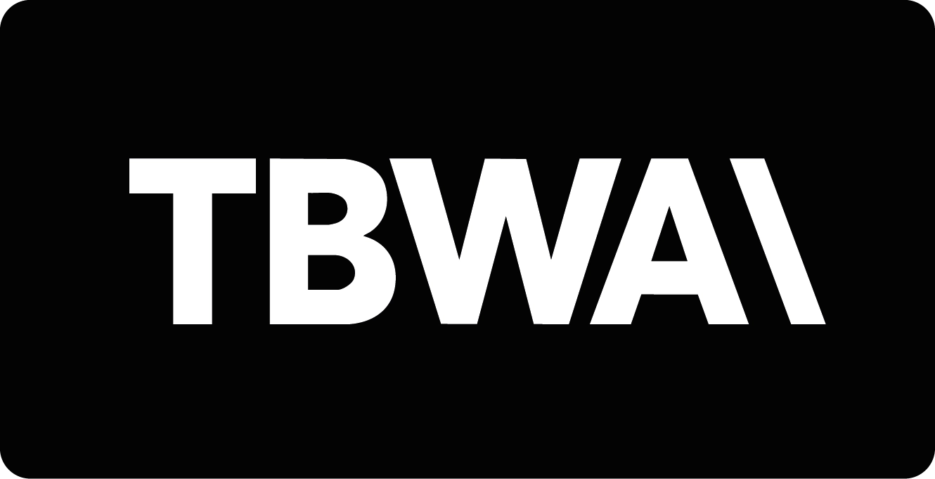 Logotipo de TBWA España, agencia participante en el circuito global Ruta8 de Inside AdSchool.